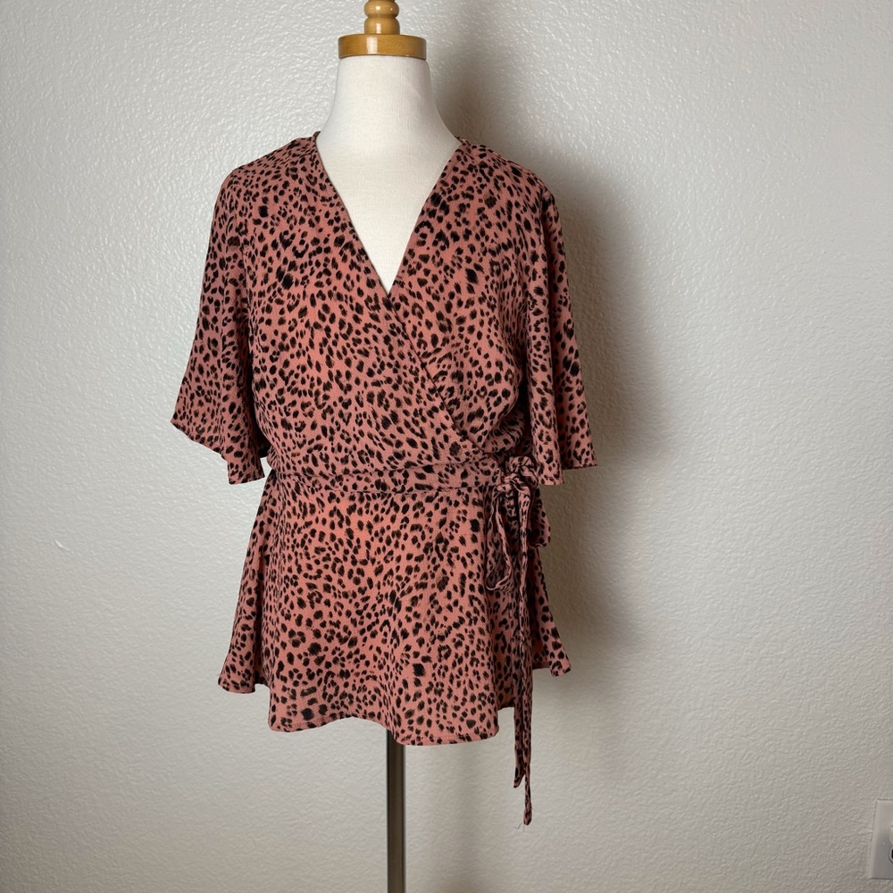Pink leopard print faux wrap blouse w/ waist tie Womens Sz XS excellent cond